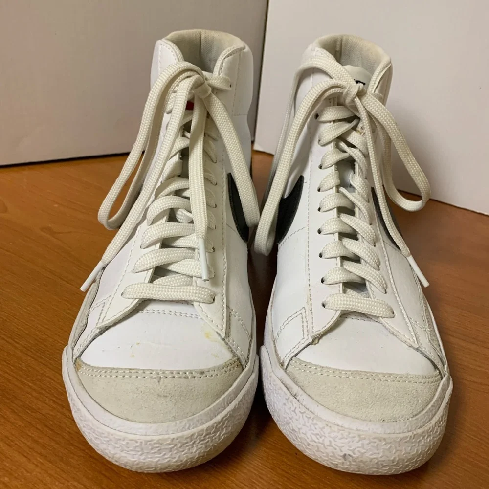 Nike Blazer Mid 77 White Black Leather Shoes Size 5.5  (Grade School)